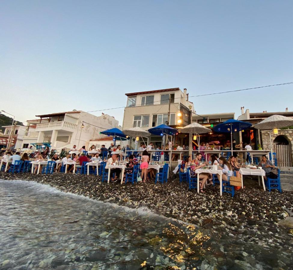 Giritli Rum Meyhanesi & Butik Otel Karaburun  Exteriör bild