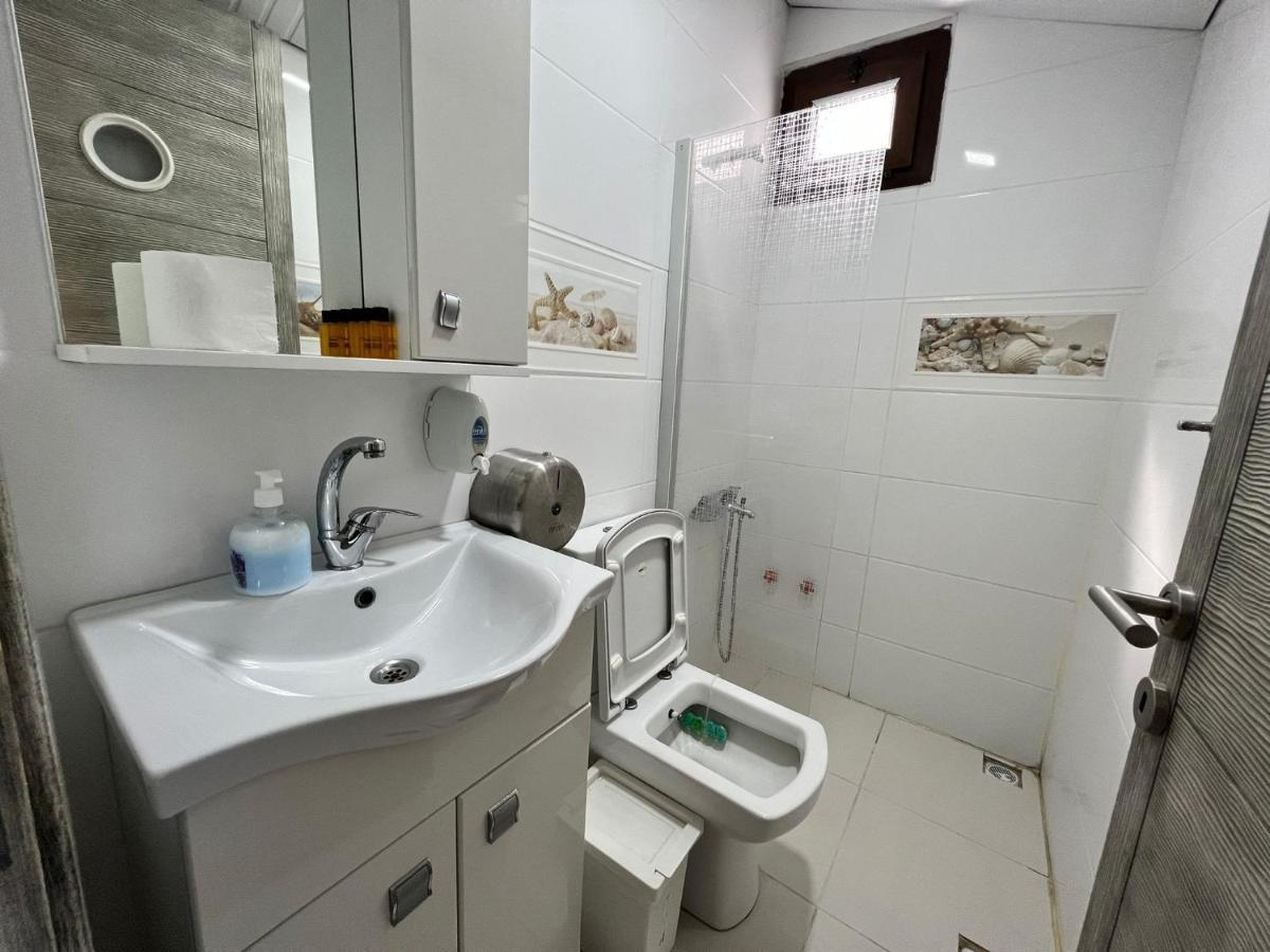 Giritli Rum Meyhanesi & Butik Otel Karaburun  Exteriör bild