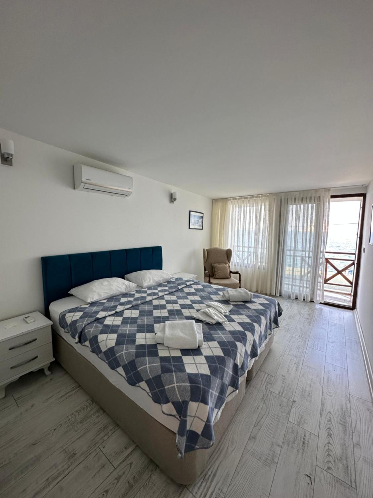 Giritli Rum Meyhanesi & Butik Otel Karaburun  Exteriör bild